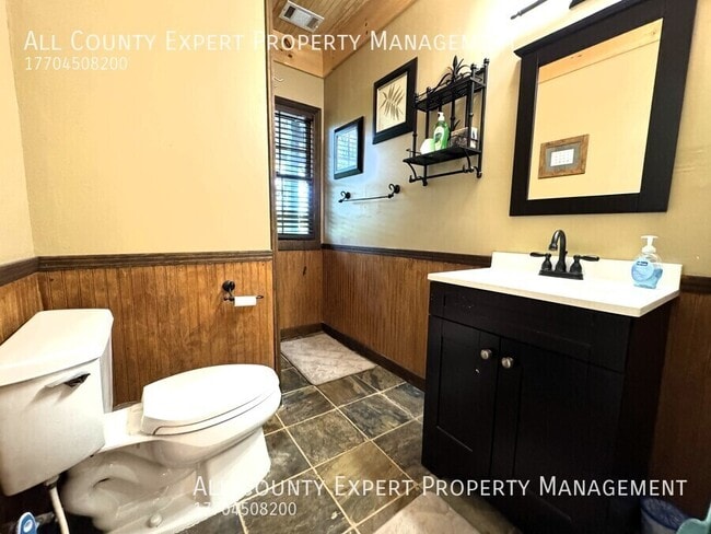 Building Photo - 438 Hunters Trce
