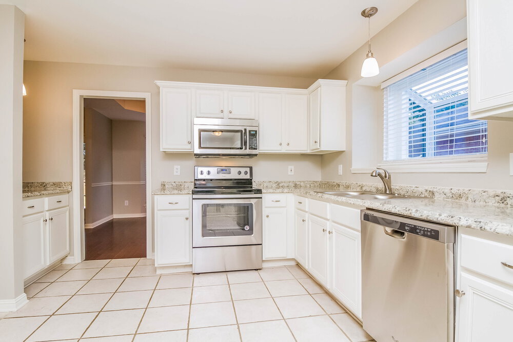 Building Photo - 5033 Singing Hills Dr