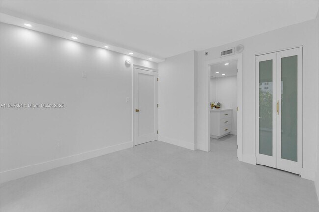 Building Photo - 1201 S Ocean Dr