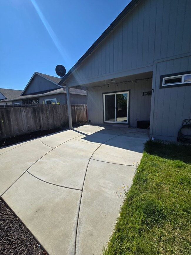 Building Photo - 3 bed 2 bath Single  Home for Rent in Gran...