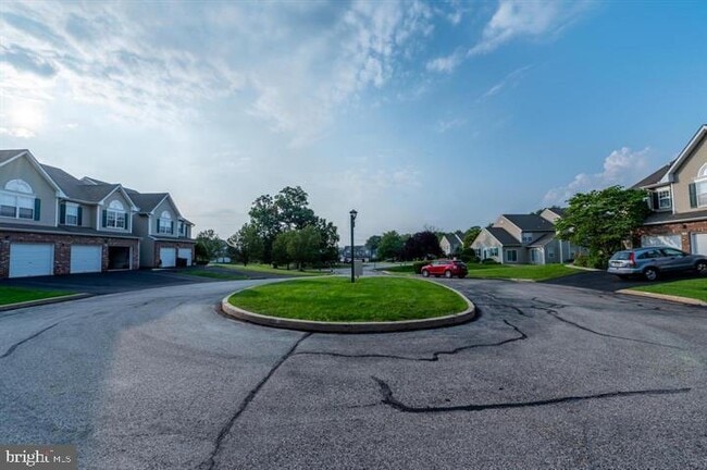 Building Photo - 908 Holly Ct