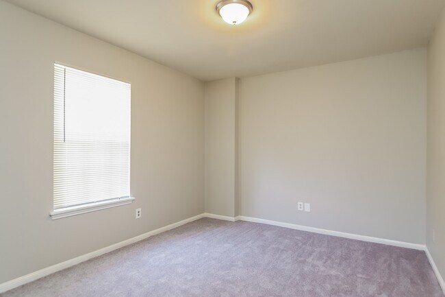 Building Photo - 1707 Corral Dr