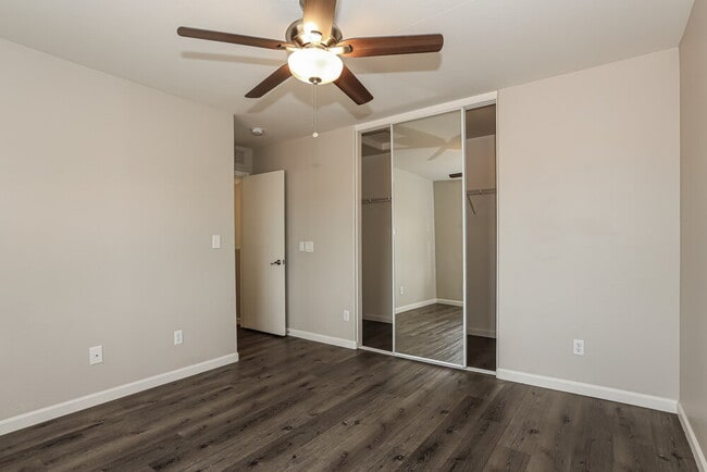 Building Photo - 12422 W Sharon Dr