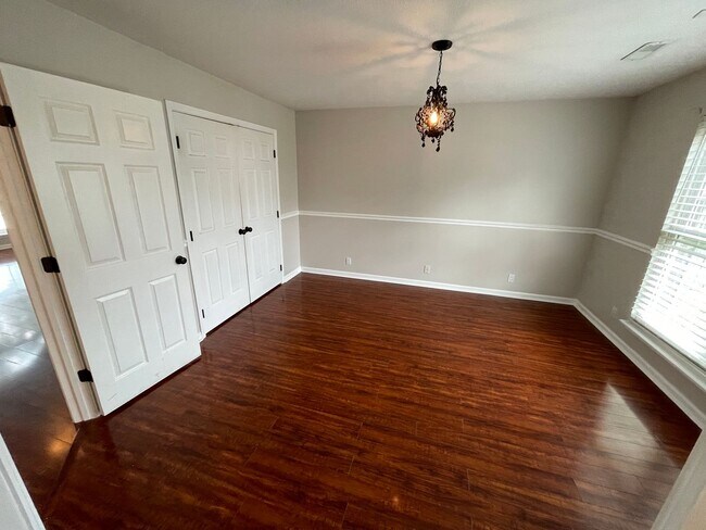 Building Photo - Welcome Home Rent Ready!