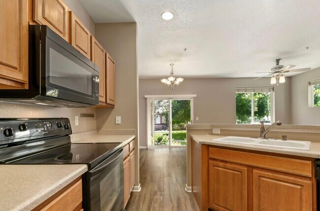 Building Photo - 2862 Kansas Dr