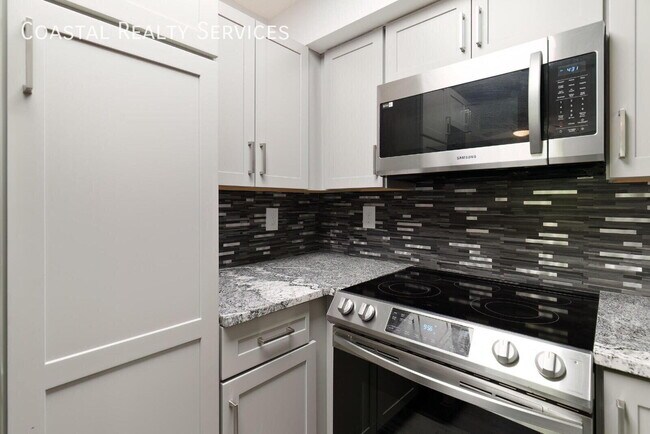 Building Photo - 308 Miracle Strip Pkwy SW