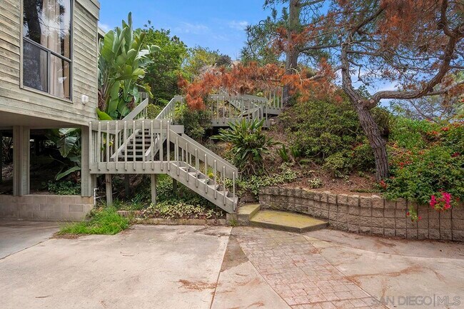 Building Photo - 13070 Via Grimaldi