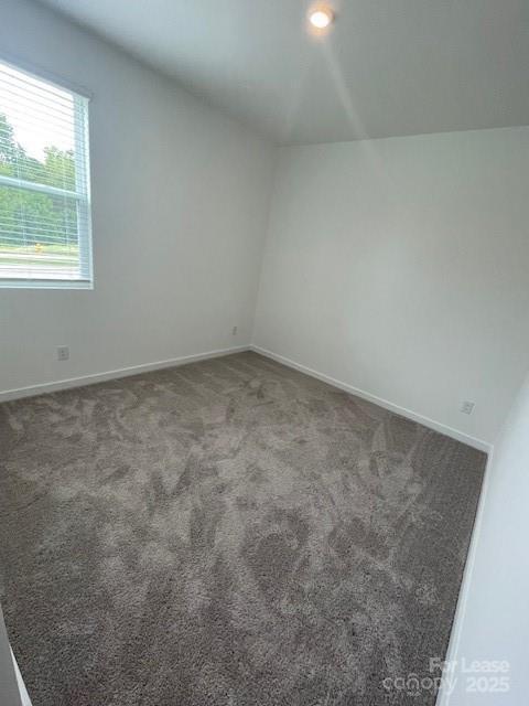 Building Photo - A charming house with 5 beds and 3 baths i...