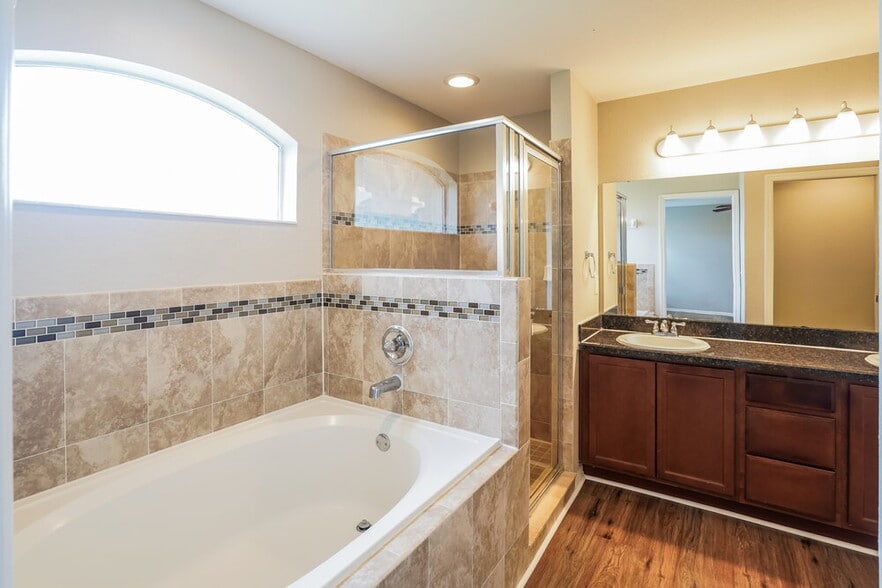 Building Photo - 4736 Summerfield Cir