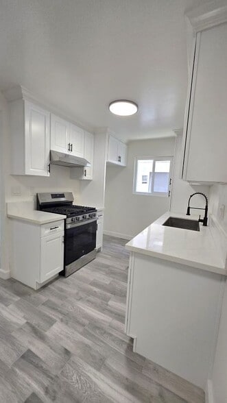 Building Photo - 1334 Engracia Ave
