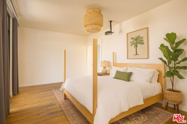 Building Photo - 2287 Glendale Blvd