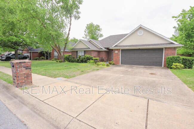 Building Photo - 3606 SE 8th St