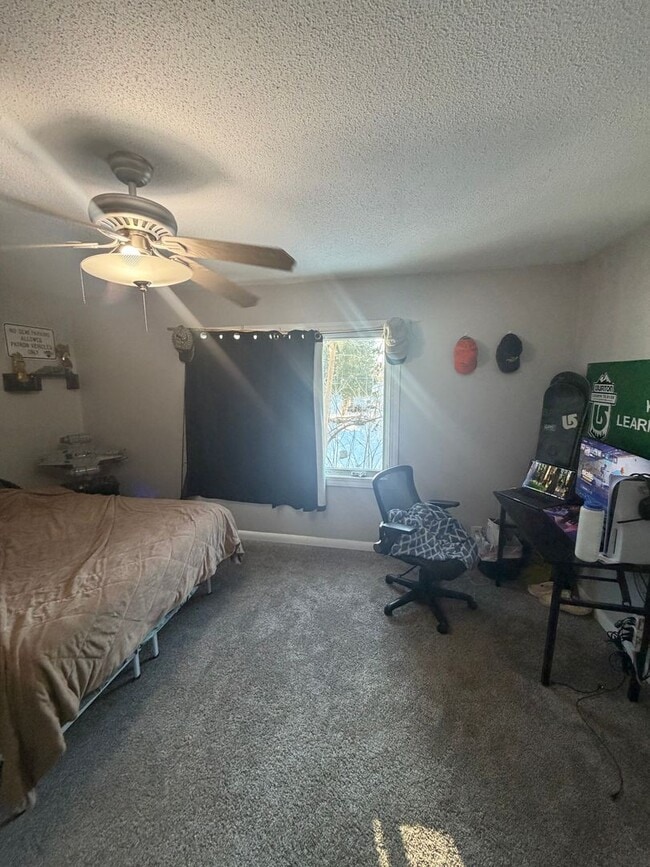 Building Photo - AVAILABLE JUNE -4 Bed, 2 Bath Home with Garage!