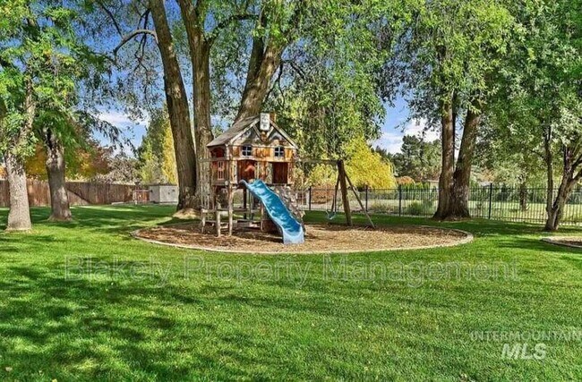 Building Photo - 4366 N Five Mile Rd