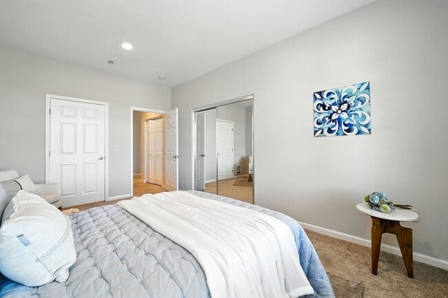 Building Photo - Spacious Andante Top-Floor 2/2 Condo Avail...