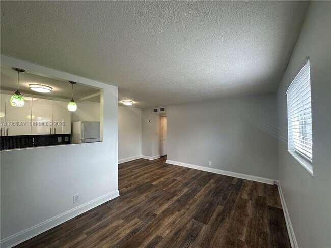 Building Photo - 2325 Arthur St