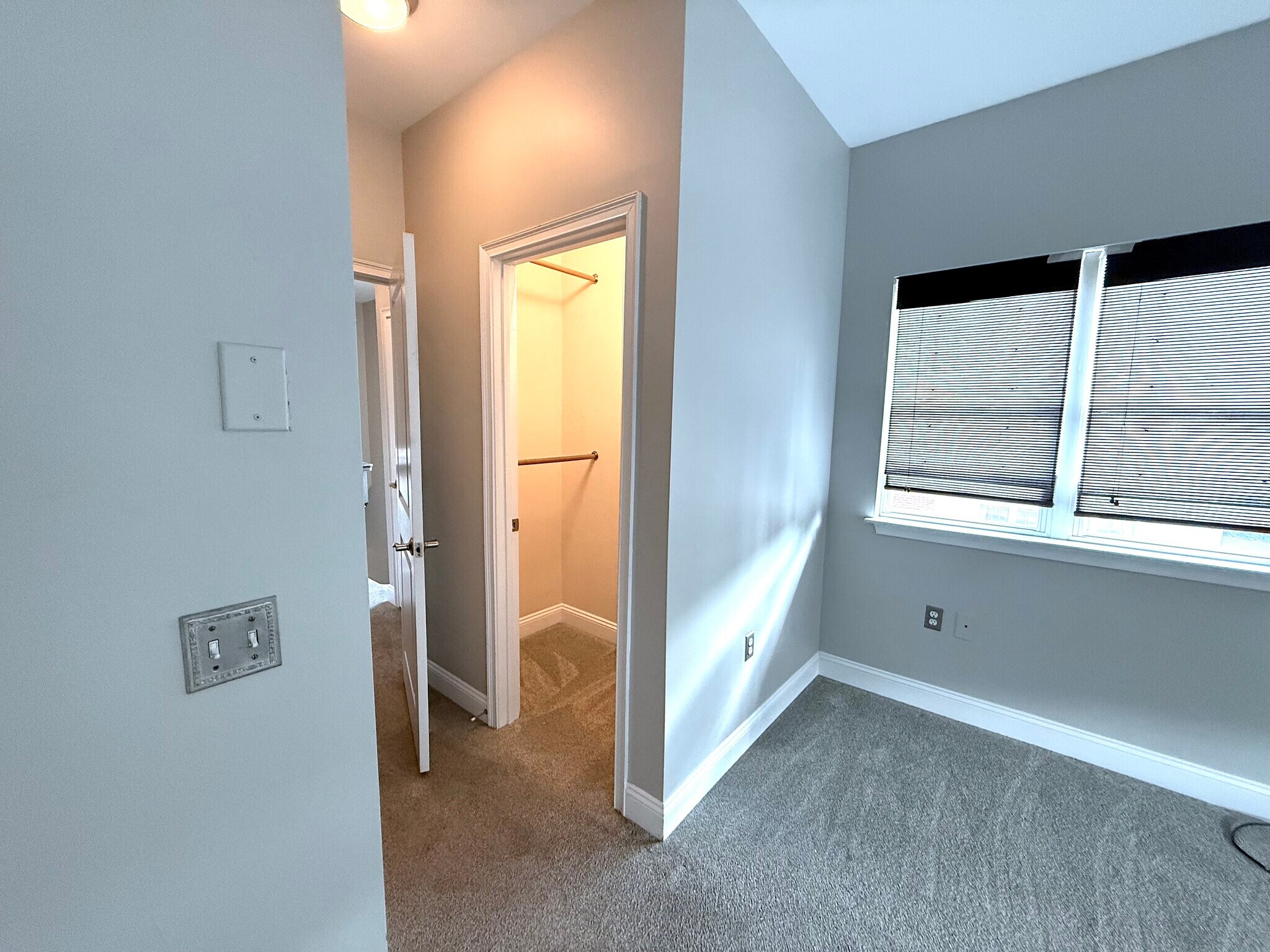Building Photo - 1302 Kenilworth Ave