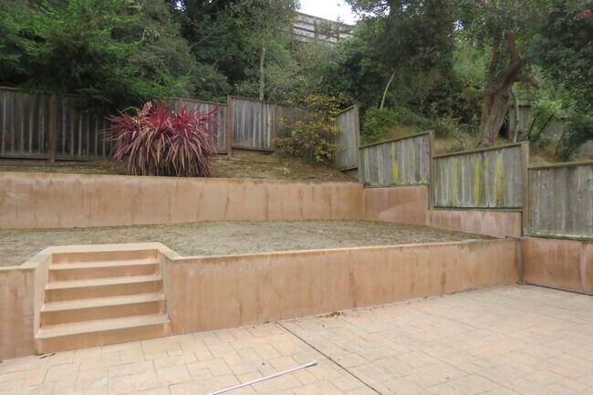 Building Photo - 49 Dellbrook Ave