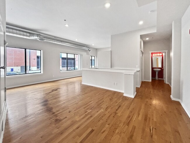 Building Photo - $0 DEPOSIT OPTION. 2 BED 2.5 BATH CONDO AT STUDIO 70 IN DENVER'S GOLDEN TRIANGLE. PARKING INCLUDED!