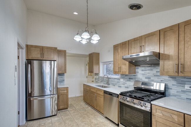 Building Photo - 3131 Hill Ln