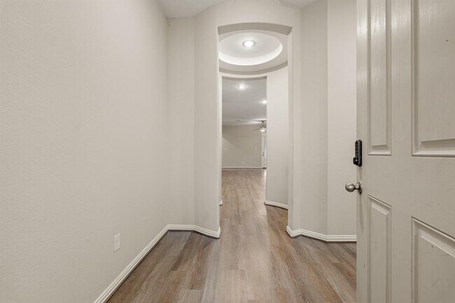 Building Photo - 24315 Devon Park Dr