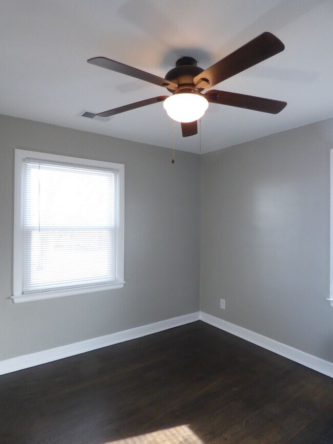 Building Photo - 206 Broadview Dr