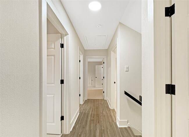 Building Photo - 5034 Oak Shadows Dr