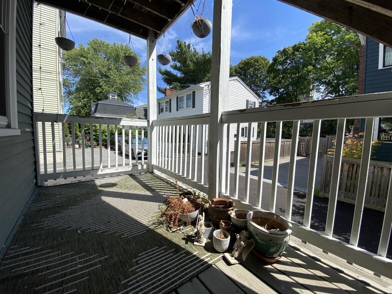 Building Photo - 22 Rice St