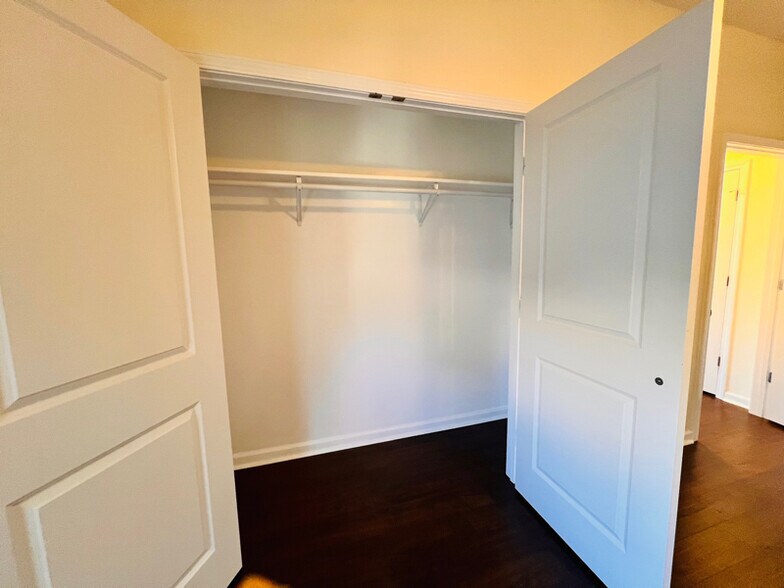 Building Photo - 1624 16th Ave S