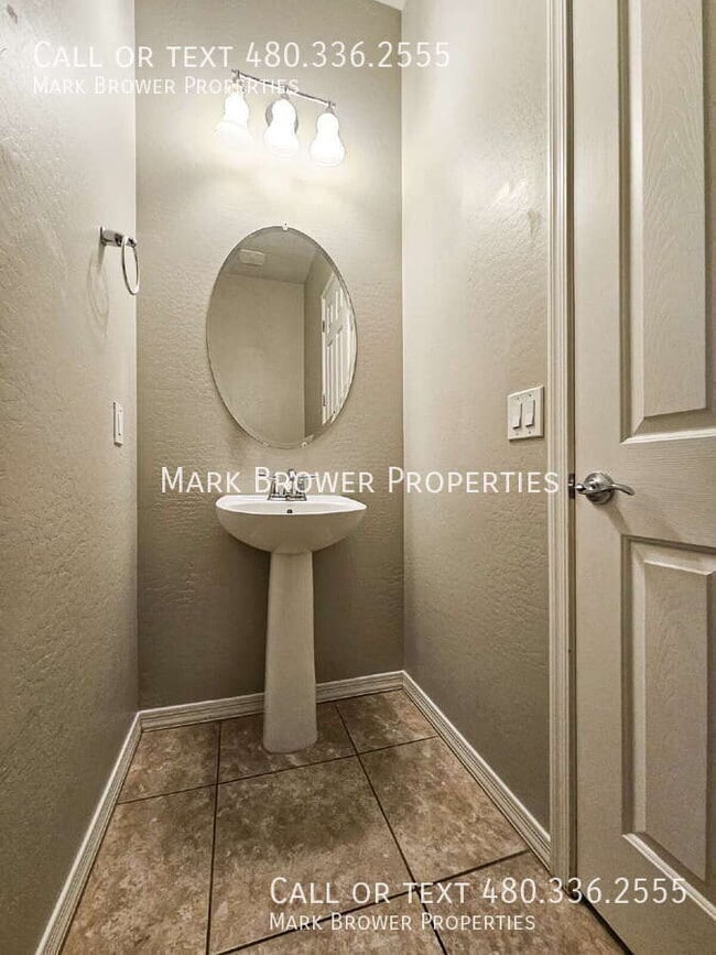 Building Photo - 3345 E Indigo St