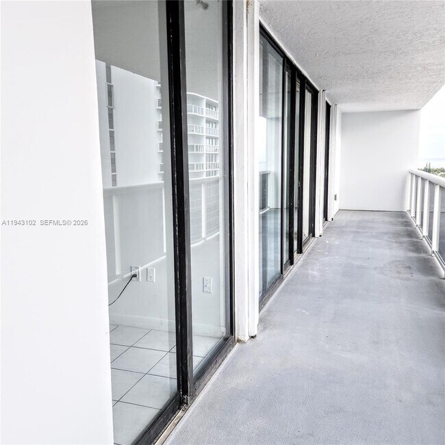 Building Photo - 20505 E Country Club Dr