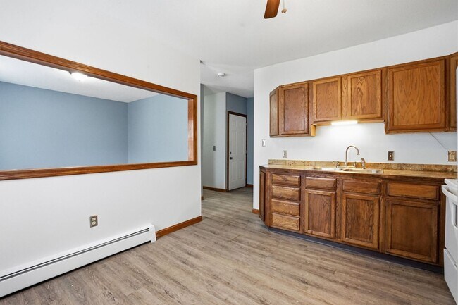 Building Photo - 315 Woronoco Rd