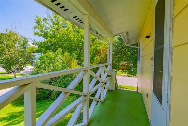 Building Photo - 6404 Maywood Ave