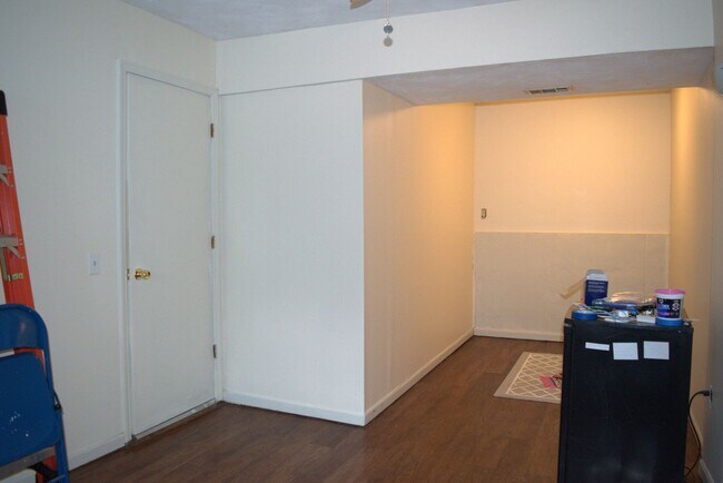 Building Photo - Great 3 Bed 2 Bath House!