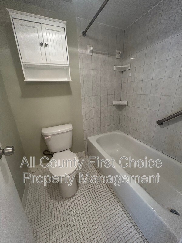 Building Photo - 782 Village Lake Terrace
