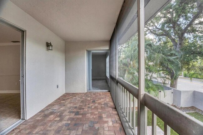 Building Photo - 3350 S Osprey Ave