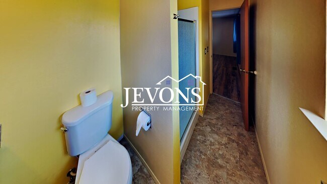 Building Photo - 3-bedroom single-family home near Randall ...