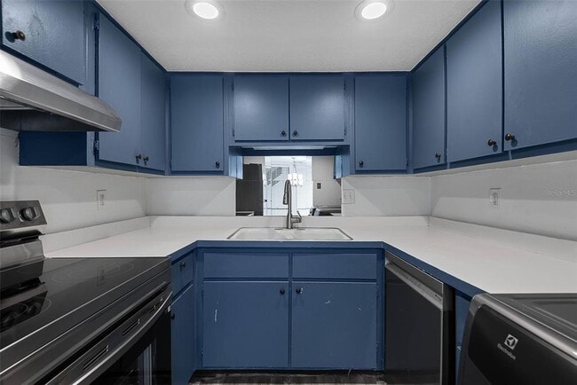 Building Photo - 60 Club House Dr