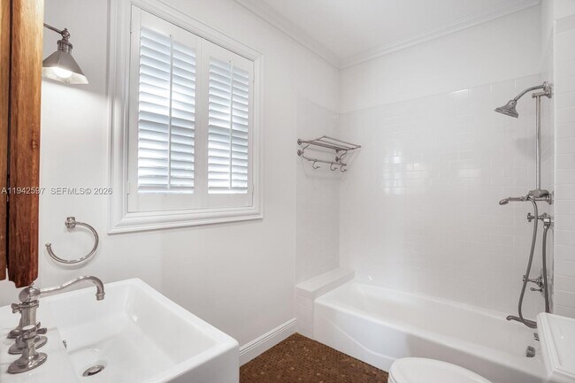 Building Photo - 530 Melaleuca Ln