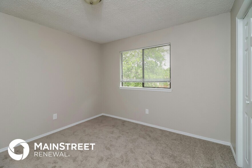 Building Photo - 1516 Lincolnshire Way