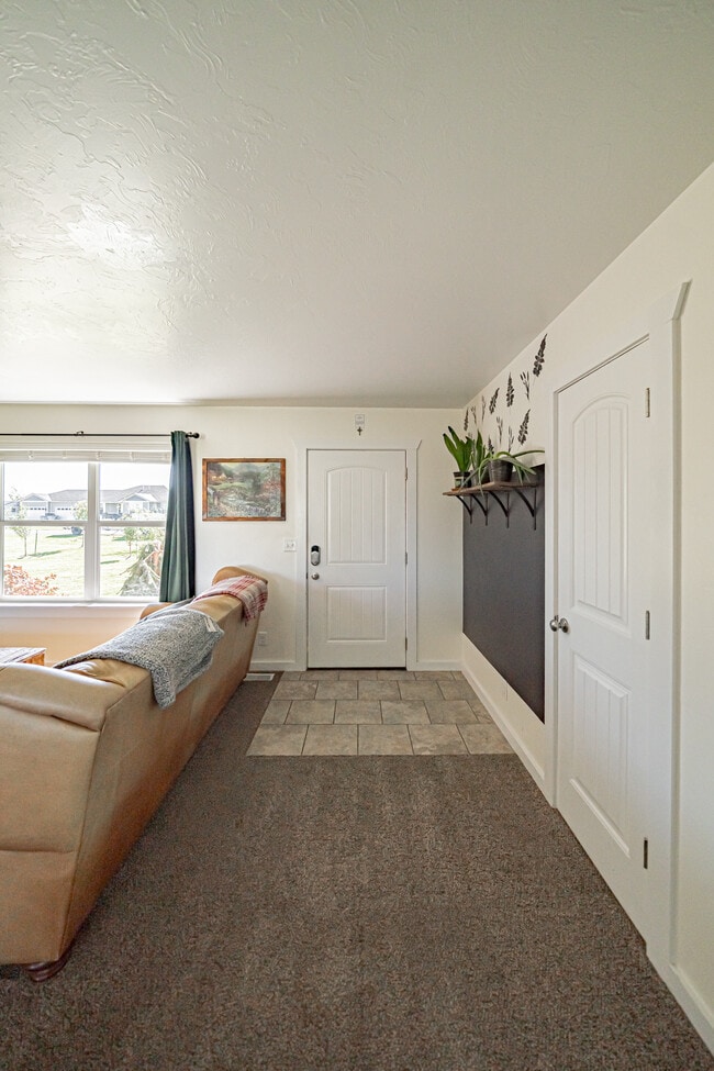 Building Photo - 416 W 260 N