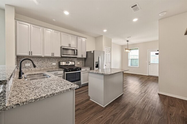 Building Photo - 25543 Pitchfork Ranch Pl