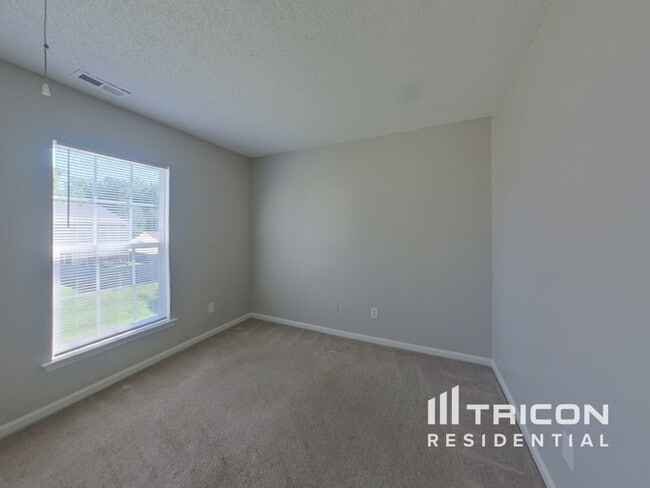 Building Photo - 5203 Holbert Cir