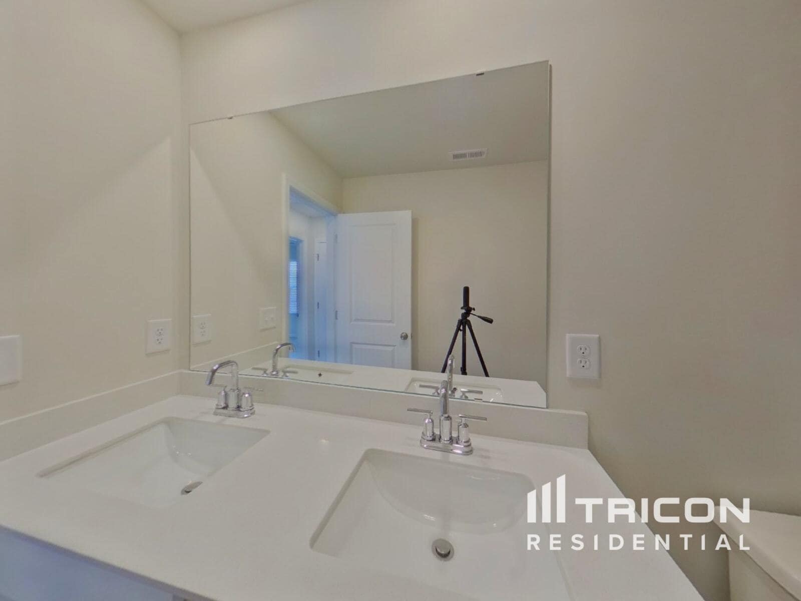 Building Photo - 4018 Rustling Grass Trl