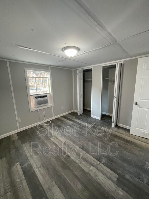 Building Photo - 1004 S Jackson St