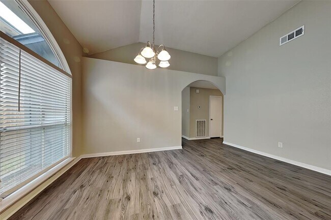 Building Photo - 8635 Spring Green Dr