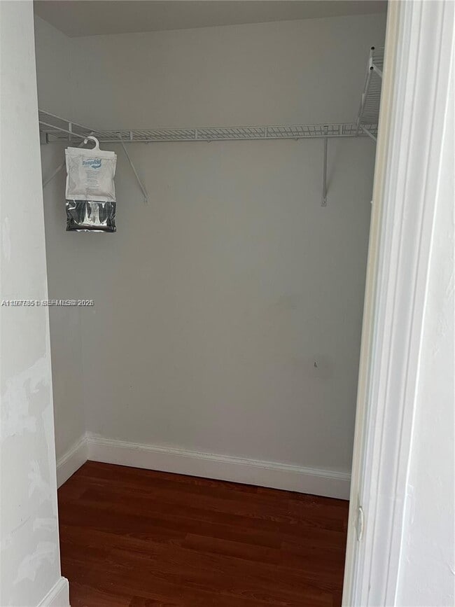 Building Photo - 14951 Royal Oaks Ln