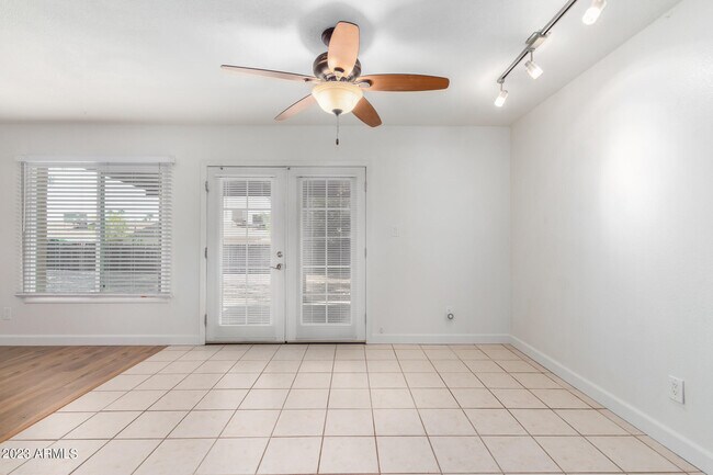 Building Photo - 2439 E Dahlia Dr