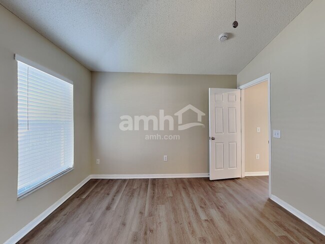 Building Photo - 214 Strada Dr