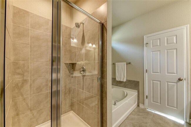 Building Photo - 173 Flexus Ln